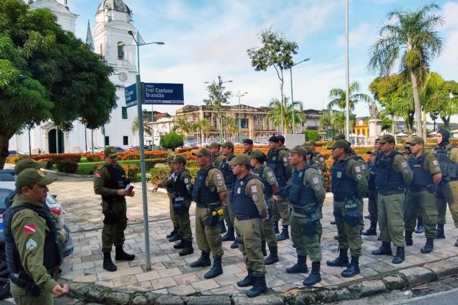 A Polícia Militar realizou 562 ações em todo o Estado durante a Operação Tiradentes III. Iniciada na manhã de quarta-feira (24), de forma simultânea em todo o território nacional, a operação intensificou o enfrentamento à criminalidade nos 144 municípios paraenses, com a atuação de 4.167 policiais militares, nas áreas de todos os comandos intermediários da instituição (Belém, demais municípios da Região Metropolitana e interior).

FOTO: ASCOM / POLÍCIA MILITAR
DATA: 25.04.2019
BELÉM - PARÁ <div class='credito_fotos'>Foto: Ascom / Policia Civil   |   <a href='/midias/2019/originais/f0ee7078-5961-4441-bd74-3b8251d29f03.jpg' download><i class='fa-solid fa-download'></i> Download</a></div>
