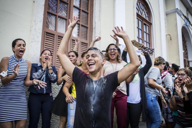 Divulgação do listão de aprovados no vestibular Uepa 2018, na manhã desta terça-feira, 30, em Belém.

FOTO: NAILANA THIELY/ASCOM UEPA
DATA: 30.01.18
BELÉM-PARÁ <div class='credito_fotos'>Foto: Nailana Thiely / Ascom Uepa   |   <a href='/midias/2019/originais/f1140b8b-5183-4b03-8f31-0b078965beaa.jpg' download><i class='fa-solid fa-download'></i> Download</a></div>