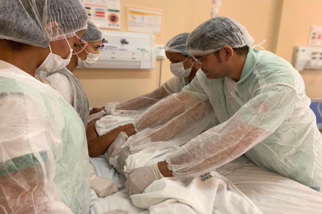 O Hospital Regional Público do Leste (HRPL), em Paragominas, está realizando processo seletivo para contratação de enfermero(a), técnico de enfermagem e auxiliar de farmáca – este último em caráter temporário.

FOTO: ARQUIVO / AGÊNCIA PARÁ
DATA: 17.05.2019
PARAGOMINAS - PARÁ
 <div class='credito_fotos'>Foto: Divulgação / Ag. Pará   |   <a href='/midias/2019/originais/f1a8b75e-711b-4c85-ae2d-26a8a9ddd08a.jpg' download><i class='fa-solid fa-download'></i> Download</a></div>
