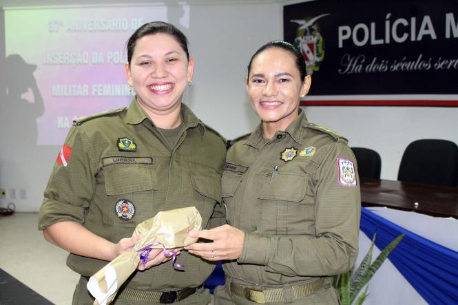 O dia 1º de fevereiro de 1982 marcou para sempre a história da mulher na Polícia Militar do Pará, como a primeira vez que a instituição permitiu a entrada delas na corporação. Hoje, a PM do Pará já soma mais de 1.800 mulheres e, para celebrar os 37 anos da inserção feminina, foi realizado um culto ecumênico, na manhã desta sexta-feira (1º), no auditório do Comando Geral da PM, em Belém. 

FOTO: ASCOM PM-PA
DATA: 01.02.2019
BELÉM - PARÁ <div class='credito_fotos'>Foto: Ascom PMPA   |   <a href='/midias/2019/originais/f20a2661-b8e2-4c91-a6a7-b80f42e711ae.jpg' download><i class='fa-solid fa-download'></i> Download</a></div>