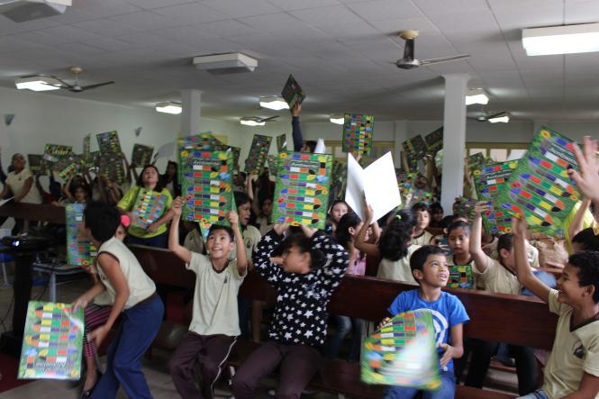 O projeto Conhecendo o Parque Estadual do Utinga (Peut), desenvolvido pela Secretaria de Meio Ambiente e Sustentabilidade (Semas), foi exposto pela primeira vez este ano, nesta quarta-feira (27), para alunos do 4º e 5º anos da Escola Estadual de Ensino Fundamental Preventório Santa Terezinha, no bairro do Souza, em Belém. A iniciativa é direcionada a estudantes do ensino fundamental e médio de escolas públicas localizadas no entorno do Parque.

FOTO: ASCOM / SEMAS
DATA: 28.03.2019
BELÉM - PA <div class='credito_fotos'>Foto: ASCOM / SEMAS   |   <a href='/midias/2019/originais/f2fa5007-21bf-48b6-80b7-cffd30bc67a9.jpg' download><i class='fa-solid fa-download'></i> Download</a></div>