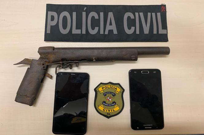 Uma operação para prender integrantes de uma organização criminosa envolvida em tráfico de drogas, no município de Nova Esperança do Piriá, no nordeste paraense, foi deflagrada pela Polícia Civil nesta sexta-feira (15). Denominada Xeque-Mate, a ação resultou em sete prisões, seis delas em cumprimento a mandados judiciais de prisão preventiva. Além das ordens de prisão, foram cumpridos mandados de busca e apreensão, e apreendidos arma de fogo e celulares.

FOTO: ASCOM / POLÍCIA CIVIL
DATA: 16.03.2019
NOVA ESPERANÇA DO PIRIÁ  - PA <div class='credito_fotos'>Foto: Ascom / Polícia Civil   |   <a href='/midias/2019/originais/f399fe62-585b-451a-a7e2-477dcb5f1d6c.jpg' download><i class='fa-solid fa-download'></i> Download</a></div>
