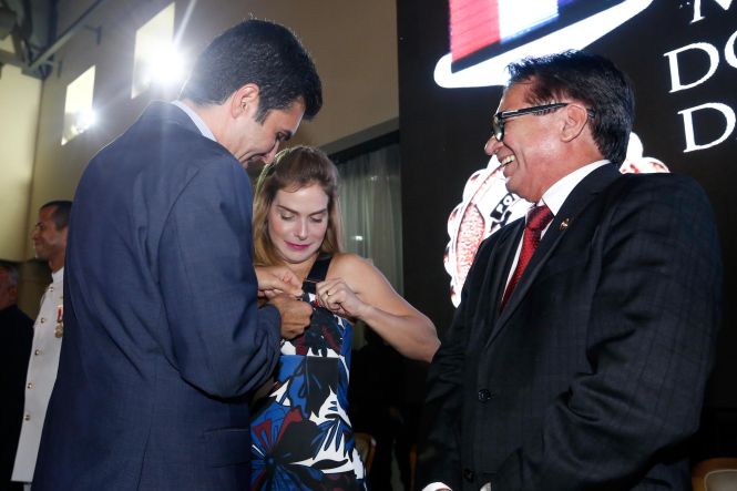 A exemplo do que vai acontecer com a Polícia Militar, que abrirá sete mil novas vagas por concurso público, a Polícia Civil do Pará tambem terá seu concurso para novos servidores ainda este ano. A informação foi dada pelo governador do Estado, Helder Barbalho, na noite desta quarta-feira (24), durante cerimônia que celebrou os 143 anos da Polícia Civil no Estado, cujo aniversário transcorreu no último domingo (21).

FOTO: MARCELO SEABRA / AGÊNCIA PARÁ
DATA: 25.04.2019
BELÉM - PARÁ <div class='credito_fotos'>Foto: Marcelo Seabra / Ag. Pará   |   <a href='/midias/2019/originais/f4a2b36d-1311-4c4d-b1a8-26eebff3a104.jpg' download><i class='fa-solid fa-download'></i> Download</a></div>