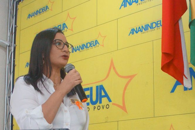 A Polícia Civil do Pará promoveu, na manhã desta sexta-feira (17), por meio da Diretoria de Atendimento a Grupos Vulneráveis (DAV), uma roda de conversa alusiva ao Dia Nacional de Combate ao Abuso e Exploração Sexual de Crianças e Adolescentes. Durante a programação, foram debatidas ações voltadas à prevenção e ao combate ao abuso e exploração sexual de crianças e adolescentes, no auditório da Secretaria Municipal de Educação (Semed) de Ananindeua, na Região Metropolitana de Belém, órgão parceiro do evento.
Delegada Joseangela Santos.

FOTO: ASCO / POLÍCIA CIVIL
DATA: 17.05.2019
BELÉM - PARÁ <div class='credito_fotos'>Foto: Ascom / Policia Civil   |   <a href='/midias/2019/originais/f5e95db6-135f-4f44-84a1-70201e93f88b.jpg' download><i class='fa-solid fa-download'></i> Download</a></div>