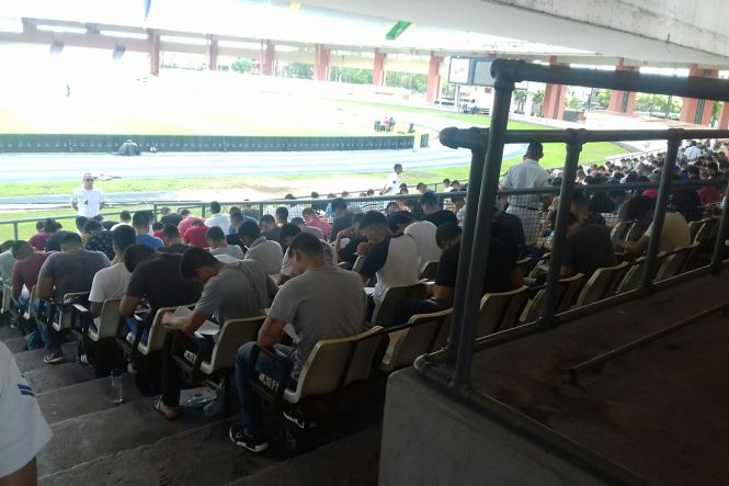 O Estádio Olímpico do Pará, o Mangueirão, na Região Metropolitana de Belém, recebeu nesta terça-feira (28), a prova escrita do Concurso de Admissão ao Curso de Formação de Soldados Fuzileiros Navais, para 1.050 candidatos inscritos no estado do Pará.

FOTO: DIVULGAÇÃO
DATA: 28.05.2019
BELÉM - PA <div class='credito_fotos'>Foto: Divulgação   |   <a href='/midias/2019/originais/f6f41899-7072-4cb2-90db-ec9daa5fb84f.jpg' download><i class='fa-solid fa-download'></i> Download</a></div>