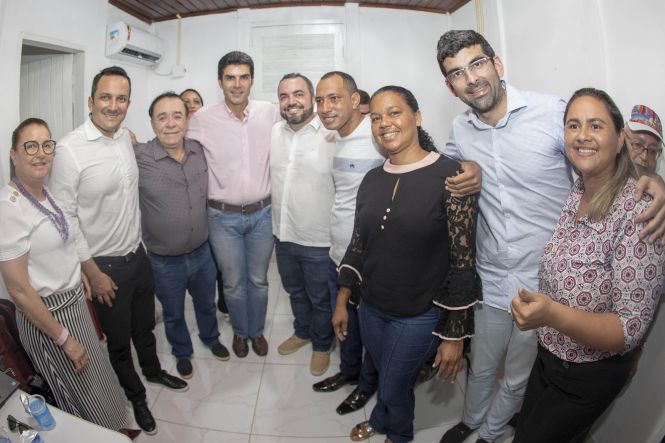 Os moradores de Paragominas contam agora com um núcleo regional da Secretaria de Estado de Justiça e Direitos Humanos (Sejudh), para emissão gratuita das Carteiras de Identidade e Trabalho. O Polo que foi inaugurado nesta sexta-feira (24), contou com a presença do Governador do Estado do Pará, Helder Barbalho, do Prefeito municipal de Paragominas, Paulo Tocantins e diversas autoridades estaduais e municipais. Ainda no município, o chefe do poder executivo visitou a feira de agronegócios Show Agro.

FOTO: MARCO SANTOS / AGÊNCIA PARÁ
DATA: 24.05.2019
PARAGOMINAS - PARÁ <div class='credito_fotos'>Foto: Marco Santos / Ag. Pará   |   <a href='/midias/2019/originais/f7236b89-eb18-4a5f-988a-b3c30ccbe582.jpg' download><i class='fa-solid fa-download'></i> Download</a></div>