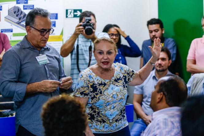 O secretário de Estado de Meio Ambiente e Sustentabilidade, Mauro Ó de Almeida, esteve na manhã desta sexta-feira (12) no aterro sanitário de Marituba (Região Metropolitana de Belém), para reforçar o apoio do Governo do Estado na busca por soluções para a destinação de resíduos sólidos no local, que teve seu fechamento anunciado para o fim do mês de maio.

FOTO: MAYCON NUNES / AGÊNCIA PARÁ
DATA: 12.04.2019
MARITUBA - PA <div class='credito_fotos'>Foto: Maycon Nunes / Ag. Pará   |   <a href='/midias/2019/originais/f74bc6c5-df2b-4f95-8dae-48b34a2b3ed3.jpg' download><i class='fa-solid fa-download'></i> Download</a></div>