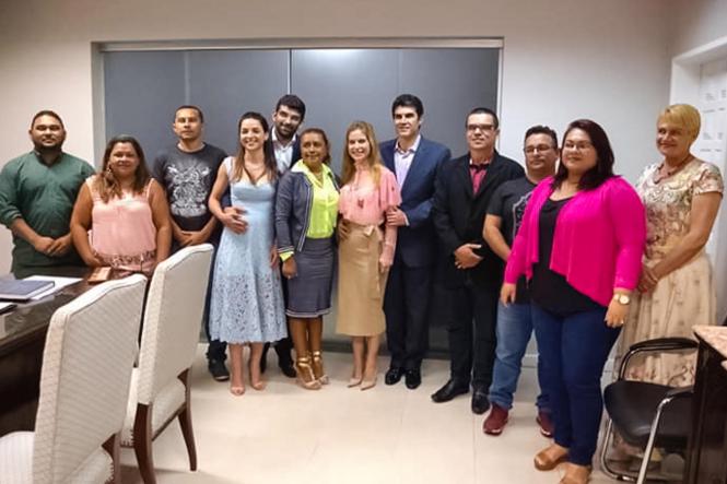 Há pelo menos 10 anos, cerca de 2 mil famílias da comunidade do Vareta, localizada no bairro da Guanabara, em Ananindeua, sofrem com a falta de saneamento básico e de pavimentação nas ruas que dão acesso à Avenida João Paulo II e a Rodovia BR-316. O governador do Estado, Helder Barbalho, recebeu as demandas um grupo de lideranças comunitárias do bairro no Palácio do Governo, em Belém, na semana passad e, nesta sexta-feira (15), diretores técnicos do Núcleo de Gerenciamento de Transporte Metropolitano (NGTM), estiveram na comunidade realizando o levantamento das prioridades daquela população.

FOTO: DIVULGAÇÃO
DATA: 15.03.2019
BELÉM - PA <div class='credito_fotos'>Foto: Divulgação   |   <a href='/midias/2019/originais/f84e3926-5c5f-4240-a5df-690a7fce147c.jpg' download><i class='fa-solid fa-download'></i> Download</a></div>