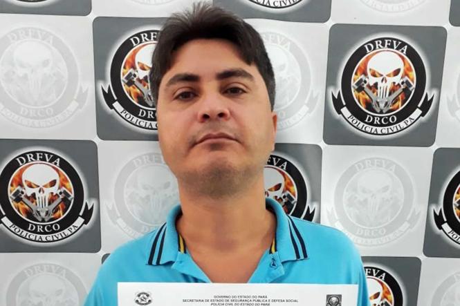 A Polícia Civil do Pará apresentou, nesta quarta-feira (30), na sede da Divisão de Repressão ao Crime Organizado (DRCO), dois suspeitos de envolvimento em fraudes na venda de carros alugados, em Belém. Frank William Pereira Pacheco e Francisco Nilton Bezerra Farias Junior são apontados como integrantes de um esquema que incluía desde furtos e recepção de veículos furtados, até a falsificação de documentos públicos, uso de documentos falsos e crime de estelionato na locação de veículos furtados.

FOTO: ASCOM PC
DATA: 30.01.2019
BELÉM - PARÁ <div class='credito_fotos'>Foto: Ascom / Polícia Civil   |   <a href='/midias/2019/originais/f868a17e-be02-4ae8-bcd1-a0e06d63cdba.jpg' download><i class='fa-solid fa-download'></i> Download</a></div>