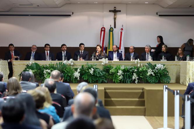 Na manhã desta segunda-feira (28), o Tribunal de Contas do Estado do Pará (TCE-PA) empossou, no auditório Ministro Elmiro Nogueira, sede do órgão, o novo Corpo Dirigente para o biênio 2019-2021. A sessão começou às 11h e contou com a presença do governador Helder Barbalho e do vice-governador, Lúcio Vale.  

FOTO: MARCO SANTOS 
DATA: 28.01.2019
BELÉM - PARÁ <div class='credito_fotos'>Foto: MARCOS SANTOS   |   <a href='/midias/2019/originais/f8ba022c-07a6-471e-9667-da7df640a7a7.jpg' download><i class='fa-solid fa-download'></i> Download</a></div>