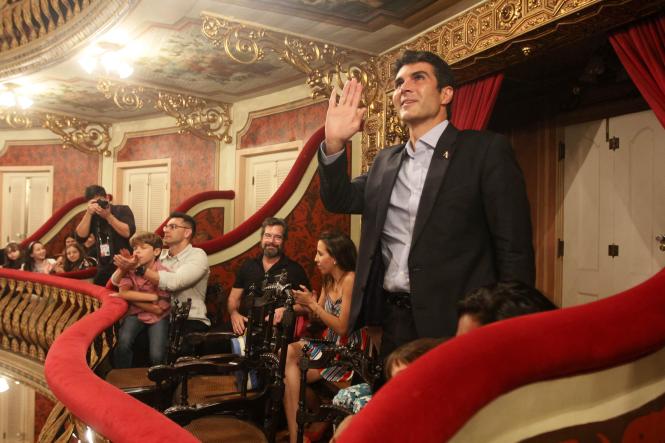 Uma noite que uniu música, audiovisual e muito encantamento infantil. O Theatro da Paz lotou na de quinta, 21, para o lançamento de “Allegro Pero No Mucho”, curta-metragem de animação do diretor Cássio Tavernard.

FOTO: MARCELO SEABRA / AGÊNCIA PARÁ
DATA: 22.02.2019
BELÉM - PARÁ <div class='credito_fotos'>Foto: Marcelo Seabra / Ag. Pará   |   <a href='/midias/2019/originais/f8f01f48-3ff8-429d-9040-0a23753fb2cd.jpg' download><i class='fa-solid fa-download'></i> Download</a></div>