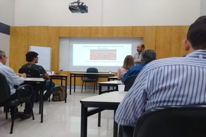 Belém, 18/02/19 - A Secretaria de Meio Ambiente e Sustentabilidade (Semas) está participando, em Brasília, do curso em Segurança de Barragens promovido pela Escola Nacional da Administração Pública (Enap). A Semas está representada pelo engenheiro civil Alexander Rocha, integrante da Gerência de Licenciamento de Projetos Minerais Metálicos, e pela bióloga Solange Luz, da Diretoria de Fiscalização.

FOTO: ASCOM / SEMAS
DATA: 18.02.2019 <div class='credito_fotos'>Foto: ASCOM / SEMAS   |   <a href='/midias/2019/originais/f90ae933-2ad3-42f7-a290-4f8d107c034f.jpg' download><i class='fa-solid fa-download'></i> Download</a></div>