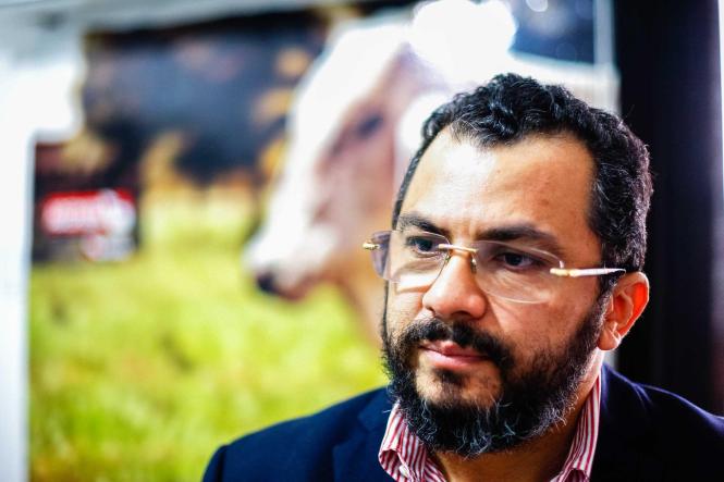 Os avanços para a erradicação da mosca da carambola foram apresentados pelo diretor geral Agência de Defesa Agropecuária do Pará (Adepará), Lucivaldo Moreira Lima, a representantes do Ministério da Agricultura, Pecuária e Abastecimento (Mapa) nesta terça-feira, 26. Na ocasião, Lima informou que a praga está controlada em território estadual e que a determinação da atual gestão é não medir esforços para o cumprimento do prazo determinado pelo governo federal – dia 31 de março – para a erradicação da mosca da carambola, que apesar do nome, afeta pelo menos 30 variedades de frutas, prejudicando a comercialização e, principalmente, a exportação. A força tarefa visa manter o estado como área livre para as duas atividades.

FOTO: MAYCON NUNES / AGÊNCIA PARÁ
DATA: 26.02.2019
BELÉM - PA <div class='credito_fotos'>Foto: Maycon Nunes / Ag. Pará   |   <a href='/midias/2019/originais/f91589cf-c4cc-4cac-baa7-406a0cd7f499.jpg' download><i class='fa-solid fa-download'></i> Download</a></div>