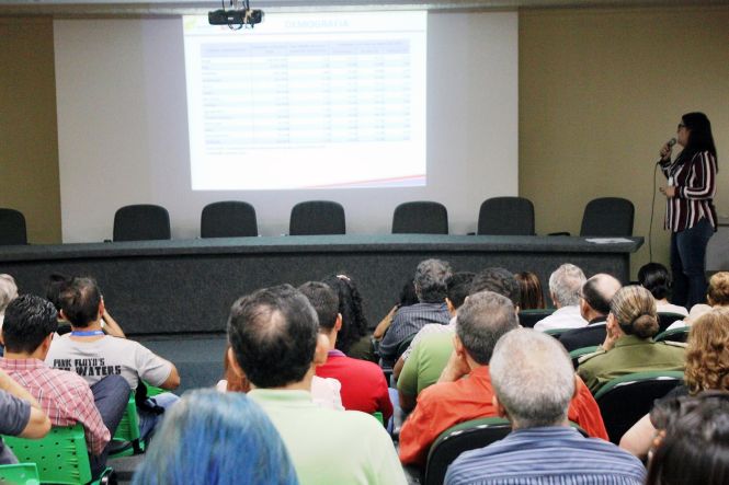 Encerrando o ciclo de seis dias intensos de um trabalho que envolveu técnicos de diversos órgãos e institutos do Estado, a Secretaria de Estado de Planejamento (Seplan) realizou, na manhã desta quarta-feira (24), o último dia de Oficinas Regionalizadas Temáticas do Plano Plurianual (PPA) 2020-2023. Com a análise dos indicadores socioeconômicos e ambientais das Regiões de Integração (RI) Tocantins e Lago de Tucuruí, as oficinas contemplaram todas as regiões do Estado.
Walenda Tostes - Representante da Fundação Amazônia de Amparo a Estudos e Pesquisas (Fapespa).

FOTO: ASCOM / SEPLAN
DATA: 24.04.2019
BELÉM - PARÁ <div class='credito_fotos'>Foto: ASCOM / SEPLAN   |   <a href='/midias/2019/originais/f9554229-4ba8-4375-8110-e8b0a8113377.jpg' download><i class='fa-solid fa-download'></i> Download</a></div>