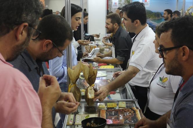 O Pará participou ativamente do festival internacional e leva para casa importantes aprendizagens para os próximos eventos do setor que devem ocorrer ainda este ano, como o festival internacional do chocolate na Bahia, em julho e o do Pará, previsto para ser realizado de 17 até 22 de setembro.

FOTO: ASCOM / SEMAS
DATA: 15.04.2019
SÃO PAULO - SP <div class='credito_fotos'>Foto: ASCOM / SEMAS   |   <a href='/midias/2019/originais/f96b2500-35f7-4580-bac7-c1d30aa09858.jpg' download><i class='fa-solid fa-download'></i> Download</a></div>