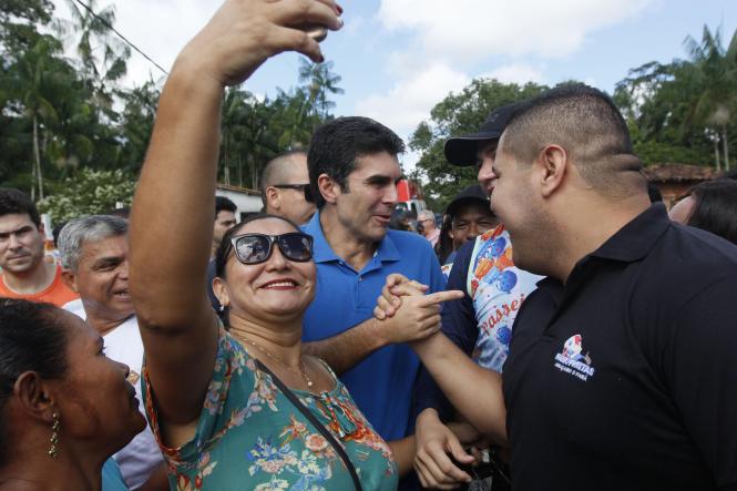 Governador participa da entrega de obra na comunidade de Taiassuí em Benevides.

FOTO: MARCELO SEABRA / AGÊNCIA PARÁ
DATA: 23.02.2019
BENEVIDES - PARÁ <div class='credito_fotos'>Foto: Marcelo Seabra / Ag. Pará   |   <a href='/midias/2019/originais/f96cd309-37bc-4857-975e-083a8b32c9a4.jpg' download><i class='fa-solid fa-download'></i> Download</a></div>