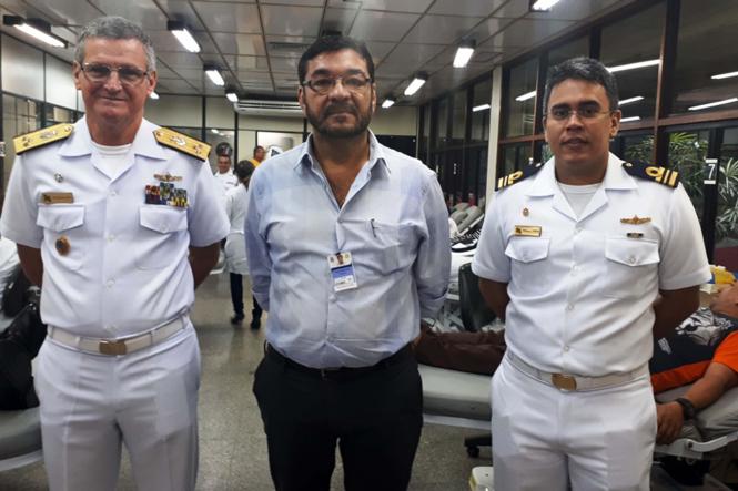 Em comemoração aos 50 anos da “Estação Radiogoniométrica da Marinha em Belém (ARMBe)”, a Marinha do Brasil realiza uma campanha de estímulo à doação de sangue na Fundação Centro de Hemoterapia e Hematologia do Pará (Hemopa). Mais de 100 militares compareceram à sede da instituição nesta quarta-feira (23), considerado o Dia “D” da iniciativa. “ARMBe – 50 anos, 50 litros” é o tema da ação, que deve se estender até o fim deste mês.

FOTO: ASCOM HEMOPA
DATA: 23.01.2013
BELÉM - PARÁ <div class='credito_fotos'>Foto: Ascom Hemopa   |   <a href='/midias/2019/originais/f9965f73-aeb0-473d-8651-fe3bbea24546.jpg' download><i class='fa-solid fa-download'></i> Download</a></div>
