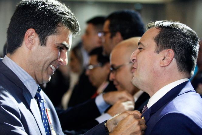 A exemplo do que vai acontecer com a Polícia Militar, que abrirá sete mil novas vagas por concurso público, a Polícia Civil do Pará tambem terá seu concurso para novos servidores ainda este ano. A informação foi dada pelo governador do Estado, Helder Barbalho, na noite desta quarta-feira (24), durante cerimônia que celebrou os 143 anos da Polícia Civil no Estado, cujo aniversário transcorreu no último domingo (21).

FOTO: MARCELO SEABRA / AGÊNCIA PARÁ
DATA: 25.04.2019
BELÉM - PARÁ <div class='credito_fotos'>Foto: Marcelo Seabra / Ag. Pará   |   <a href='/midias/2019/originais/f9c2f276-c7f8-4636-8a51-0982c7d61b89.jpg' download><i class='fa-solid fa-download'></i> Download</a></div>