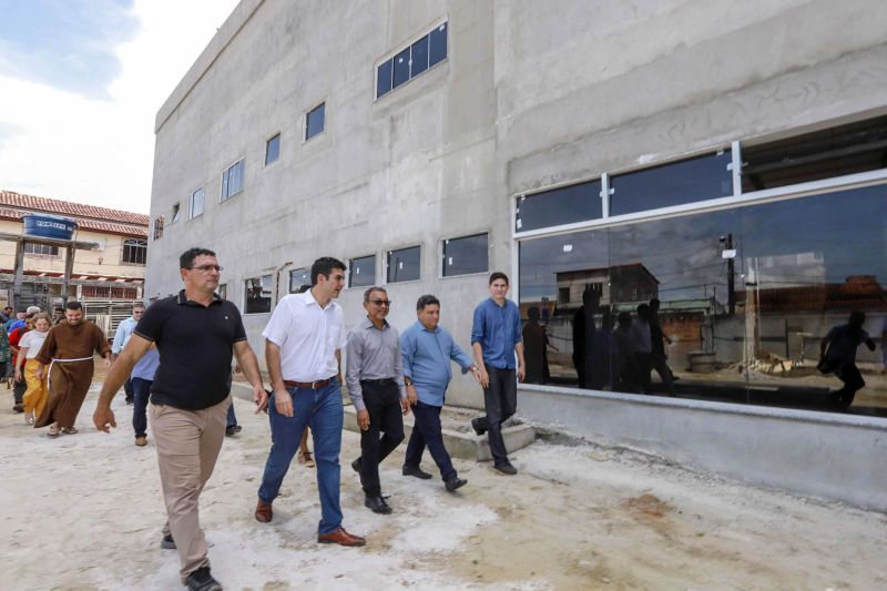 Inauguração agência Banpará
Visita fábrica de açai
visita as obras do Hospital Santa Casa

FOTO: MARCO SANTOS / AGÊNCIA PARÁ
DATA: 31.05.2019
ÓBIDOS - PARÁ <div class='credito_fotos'>Foto: Marco Santos / Ag. Pará   |   <a href='/midias/2019/originais/fa1e104c-675d-4d15-a362-c928e84c96be.jpg' download><i class='fa-solid fa-download'></i> Download</a></div>