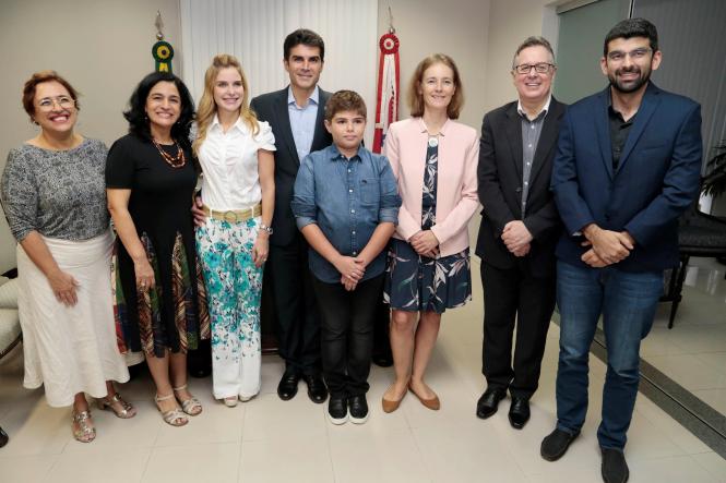 Os direitos de crianças e adolescentes foram o tema central da audiência que a representante do Fundo das Nações Unidas para a Infância e Adolescência (Unicef) no Brasil, Florence Bauer, teve nesta quinta-feira (21) com o governador Helder Barbalho, no Palácio do Governo, em Belém. O encontro teve como objetivo estabelecer um diálogo sobre Selo Unicef, iniciativa que envolve 115 municípios do Estado por meio da qual ações específicas são desenvolvidas, entre elas campanhas, programas de proteção e educação e saúde. O governador se colocou à disposição da agente para ampliar mais as ações no Estado, envolvendo órgãos diversos num grande programa integrado.

FOTO: MARCELO SEABRA / AGÊNCIA PARÁ
DATA: 21.02.2019
BELÉM - PA <div class='credito_fotos'>Foto: Marcelo Seabra / Ag. Pará   |   <a href='/midias/2019/originais/fa560bdf-4233-46df-85df-159a31a9e7ca.jpg' download><i class='fa-solid fa-download'></i> Download</a></div>
