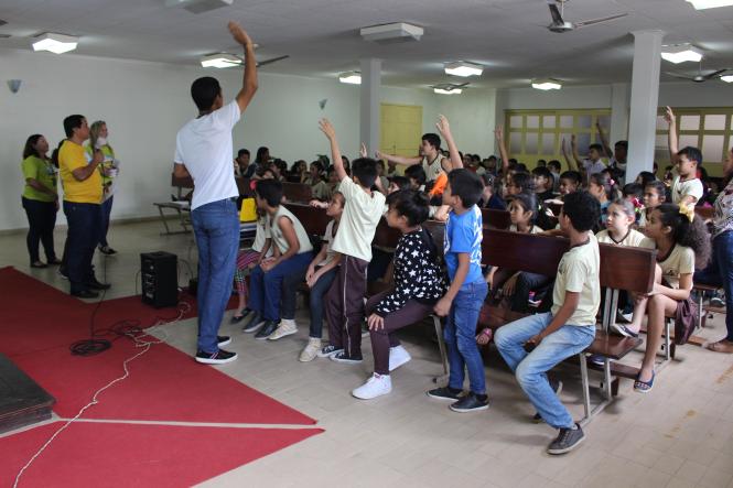 O projeto Conhecendo o Parque Estadual do Utinga (Peut), desenvolvido pela Secretaria de Meio Ambiente e Sustentabilidade (Semas), foi exposto pela primeira vez este ano, nesta quarta-feira (27), para alunos do 4º e 5º anos da Escola Estadual de Ensino Fundamental Preventório Santa Terezinha, no bairro do Souza, em Belém. A iniciativa é direcionada a estudantes do ensino fundamental e médio de escolas públicas localizadas no entorno do Parque.

FOTO: ASCOM / SEMAS
DATA: 28.03.2019
BELÉM - PA <div class='credito_fotos'>Foto: ASCOM / SEMAS   |   <a href='/midias/2019/originais/fae1746f-8686-471b-881f-a5bb7daa71c9.jpg' download><i class='fa-solid fa-download'></i> Download</a></div>