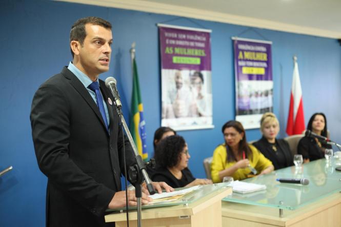 O Governo do Estado, por meio da Secretaria de Justiça e Direitos Humanos, abriu a programação alusiva ao Dia da Mulher no Estado, com um seminário sobre feminicídio, no Fórum Cível de Belém, na manhã de hoje (1º).

FOTO: WAGNER ALMEIDA / ASCOM SEJUDH
DATA: 01.03.2019
BELÉM - PA <div class='credito_fotos'>Foto: Wagner Almeida/ Ascom Sejudh   |   <a href='/midias/2019/originais/faf58d8b-686a-42ed-87c4-63813d8e1aa3.jpg' download><i class='fa-solid fa-download'></i> Download</a></div>