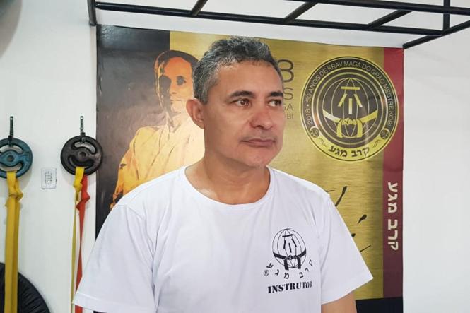 Um grupo de mais de 40 agentes penitenciários da Superintendência do Sistema Penitenciário do Estado (Susipe) participou, nesta quarta-feira (3), de uma oficina de defesa pessoal “Krav Maga”. A iniciativa é da Coordenadoria de Assistência e Valorização do Servidor (Cavs), com o objetivo de preparar os servidores para situações de crises nas unidades penais.
Edson Brasil

FOTO: ASCOM  / SUSIPE
DATA: 03.04.2019
BELÉM - PA <div class='credito_fotos'>Foto: ASCOM / SUSIPE   |   <a href='/midias/2019/originais/fafe0827-f323-4214-8a55-a19508c4fa76.jpg' download><i class='fa-solid fa-download'></i> Download</a></div>