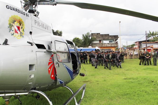 Duas pessoas foram presas, uma foi morta em confronto com a polícia e outra já está identificada, por suspeita de participação na morte de dois policiais militares, na manhã desta quinta-feira (16). As informações foram divulgadas pela Secretaria de Estado de Segurança Pública e Defesa Social do Pará (Segup) durante coletiva de imprensa realizada na Unidade Integrada de Polícia (UIP) do Tenoné.

FOTO: ASCOM SEGUP
DATA: 16.05.2019
BELÉM - PARÁ <div class='credito_fotos'>Foto: ASCOM / SEGUP   |   <a href='/midias/2019/originais/fb88a7fc-e16b-47be-ac0f-995d7cf9b4ea.jpg' download><i class='fa-solid fa-download'></i> Download</a></div>