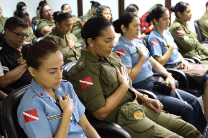 O dia 1º de fevereiro de 1982 marcou para sempre a história da mulher na Polícia Militar do Pará, como a primeira vez que a instituição permitiu a entrada delas na corporação. Hoje, a PM do Pará já soma mais de 1.800 mulheres e, para celebrar os 37 anos da inserção feminina, foi realizado um culto ecumênico, na manhã desta sexta-feira (1º), no auditório do Comando Geral da PM, em Belém. 

FOTO: ASCOM PM-PA
DATA: 01.02.2019
BELÉM - PARÁ <div class='credito_fotos'>Foto: Ascom PMPA   |   <a href='/midias/2019/originais/fbbe27e1-090b-46b9-9d4f-1dd37af0d7a4.jpg' download><i class='fa-solid fa-download'></i> Download</a></div>