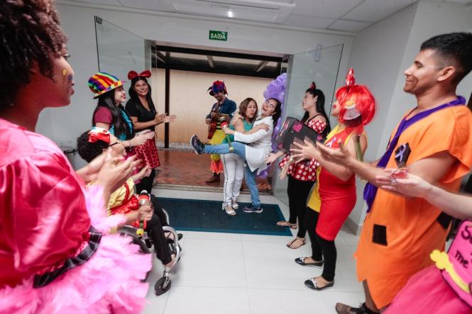 Gestões dos 144 municípios paraenses já estão convocadas a mobilizar mulheres adultas para a adesão ao exame preventivo a fim de detectar, o quanto antes, lesões que podem se transformar num câncer de colo de útero. Essa orientação é o mote da campanha “Março Lilás por todo o Pará”, que a Secretaria de Estado de Saúde Pública (Sespa) acaba de lançar a fim de combater a principal causa de morte por câncer de mulheres no Pará e como parte da programação do governo do Estado, em alusão ao mês da mulher.

FOTO: RICARDO AMANJÁS / AGÊNCIA PARÁ
DATA: 12.03.2019
BELÉM - PA <div class='credito_fotos'>Foto: Ricardo Amanajás / Ag. Pará   |   <a href='/midias/2019/originais/fc685613-b9ac-4ed3-996e-63e1eb51a015.jpg' download><i class='fa-solid fa-download'></i> Download</a></div>