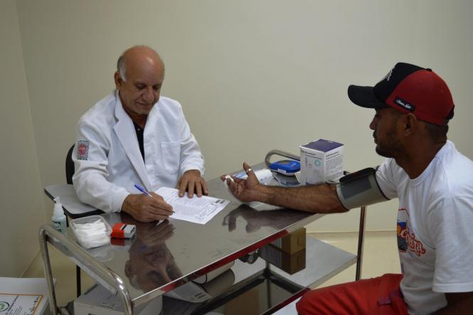 A proposta da campanha foi incentivar a doação nas pessoas que frequentam o Hospital como forma de auxiliar a reposição do estoque de sangue da Fundação Centro de Hemoterapia e Hematologia do Pará (Hemopa).

Foto: ASCOM/HRBA
Data: 11.01.2019
Santarém/Pa <div class='credito_fotos'>Foto: Ascom HRBA   |   <a href='/midias/2019/originais/fcac86c9-c829-4514-879a-36d1ad669b51.jpg' download><i class='fa-solid fa-download'></i> Download</a></div>