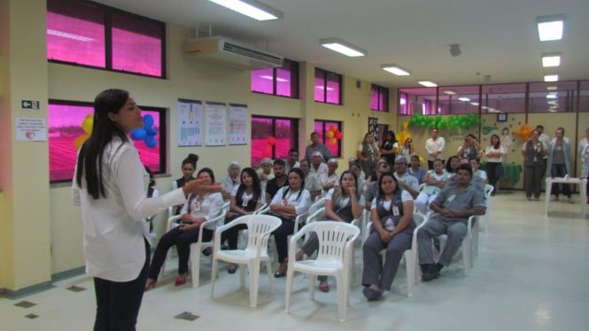 No encerramento, a Diretora Executiva do Hospital, Rejane Xavier agradeceu a participação e o empenho de cada colaborador envolvido e das parcerias firmadas para o sucesso do evento de educação em saúde em prol da política de segurança do paciente e espera que as palestras tenham agregado em forma de conhecimento e experiência para os estudantes que participaram.  <div class='credito_fotos'>Foto: Ascom HRPM   |   <a href='/midias/2019/originais/fcdd25ce-918d-40a7-936f-936950e0006a.jpg' download><i class='fa-solid fa-download'></i> Download</a></div>