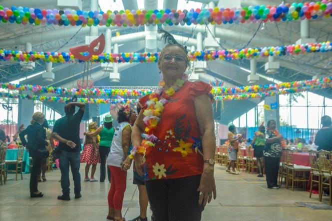 Cores, animação e muita alegria não faltaram na 19° edição do Baile Carnavalesco da Terceira Idade, realizado na quinta-feira (28), no Hangar - Centro de Convenções da Amazônia, em Belém. O evento, que é promovido pela Secretaria de Estado de Esporte e Lazer (Seel), por meio do programa Vida Ativa na Terceira Idade, reuniu cerca de quatro mil idosos de associações e entidades que atuam em ações voltadas para esse público. Uma das grandes atrações foi o concurso que escolheu a “Rainha das Rainhas” da melhor idade, o título deste ano ficou com a candidata Ângela Maria, de 64 anos.

FOTO: ASCOM / SEEL
DATA: 28.02.2019
BELÉM - PARÁ <div class='credito_fotos'>Foto: ASCOM SEEL   |   <a href='/midias/2019/originais/fd05ad72-eb03-4d96-87b7-6494bc46917c.jpg' download><i class='fa-solid fa-download'></i> Download</a></div>