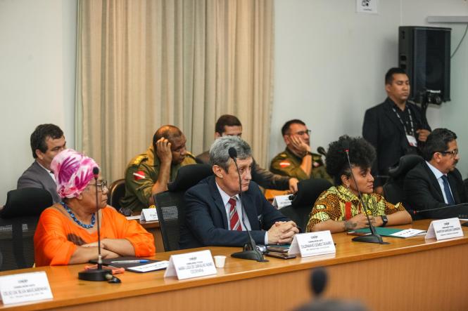 Foram empossados, nesta quinta-feira (21), no plenário da Secretaria de Estado de Segurança Pública e Defesa Social do Pará (Segup), os membros e presidente do Conselho Estadual de Segurança Pública (Consep) dando início ao trabalho do colegiado para o biênio 2019/2020. O governador do estado, Helder Barbalho, foi homenageado durante a sessão especial, por priorizar em sua gestão as questões de segurança e cidadania. Essa foi a primeira vez que um chefe de estado se fez presente em uma reunião do conselho.

FOTO: WAGNER SANTANA / AGÊNCIA PARÁ
DATA: 21.02.2019
BELÉM - PA <div class='credito_fotos'>Foto: Wagner Santana / Ag. Pará   |   <a href='/midias/2019/originais/fddb6774-ffbb-4b7d-9391-dd8ea5f6ae22.jpg' download><i class='fa-solid fa-download'></i> Download</a></div>