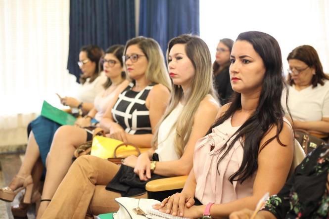 O Governo do Estado, por meio da Secretaria de Justiça e Direitos Humanos, abriu a programação alusiva ao Dia da Mulher no Estado, com um seminário sobre feminicídio, no Fórum Cível de Belém, na manhã de hoje (1º).

FOTO: WAGNER ALMEIDA / ASCOM SEJUDH
DATA: 01.03.2019
BELÉM - PA <div class='credito_fotos'>Foto: Wagner Almeida/ Ascom Sejudh   |   <a href='/midias/2019/originais/fe837d2c-ca54-4dfb-827b-fc292c90de47.jpg' download><i class='fa-solid fa-download'></i> Download</a></div>