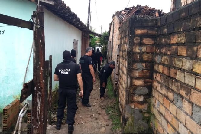 A Polícia Civil do Pará participa, nesta terça-feira (28), da operação Cronos II, ação policial deflagrada em 21 estados e no Distrito Federal para cumprir mandados judiciais de prisão de envolvidos em homicídios.

FOTO: ASCOM / POLICIA CIVIL
DATA: 29.05.2019
BELÉM - PARÁ <div class='credito_fotos'>Foto: Ascom / Policia Civil   |   <a href='/midias/2019/originais/ffa586fd-93e4-44cd-83b6-461910196398.jpg' download><i class='fa-solid fa-download'></i> Download</a></div>