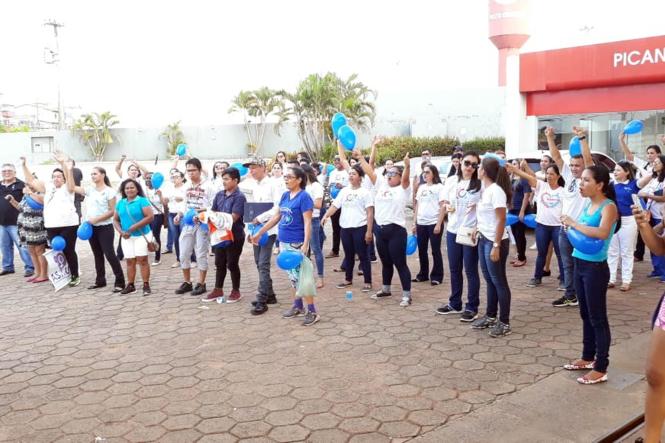 A Unidade de Alta Complexidade em Oncologia Dr. Vítor Moutinho – Unacon Tucuruí, no sudeste paraense, realiza todos anos ações de interação, orientação e conscientização voltadas para o bem estar da  comunidade, usuários e acompanhantes com repasse de informações sobre prevenção de várias patologias, sobretudo, as oncológicas.

FOTO: ASCOM SESPA
DATA: 15.01.2019
TUCURUÍ - PARÁ <div class='credito_fotos'>Foto: ASCOM SESPA   |   <a href='/midias/2019/originais/ffd6c074-4600-47e3-a803-893037d5e516.jpg' download><i class='fa-solid fa-download'></i> Download</a></div>
