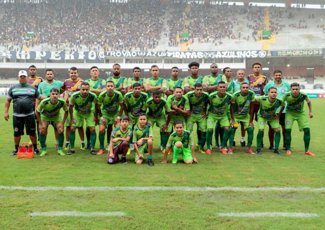 Mais de 10 mil pessoas fizeram a festa no primeiro jogo da final do Campeonato Paraense de 2019, o “Banparazão”. Mesmo com a chuva, a partida entre as equipes do Independente e do Clube do Remo foi um belo espetáculo para todos que compareceram ao Estádio Olímpico do Pará, o Mangueirão, neste domingo (14). O Galo Elétrico levou a melhor com o placar de 1 a 0.

FOTO: RICARDO AMANAJÁS / AGÊNCIA PARÁ
DATA: 15.04.2019
BELÉM - PARÁ <div class='credito_fotos'>Foto: Ricardo Amanajás / Ag. Pará   |   <a href='/midias/2019/originais/fffa85a3-bc34-431d-924e-1ff1a52cec89.jpg' download><i class='fa-solid fa-download'></i> Download</a></div>