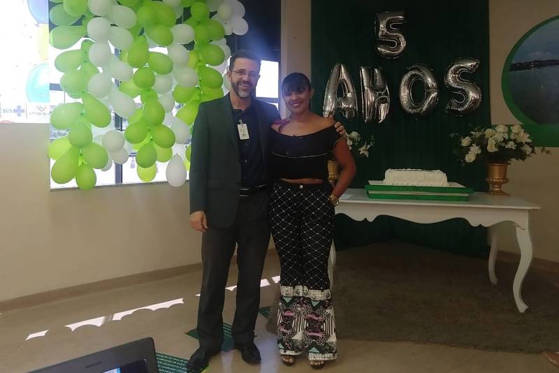 Júlio Garcia, diretor executivo do HRPL e Dalva Maria, técnica de enferm.