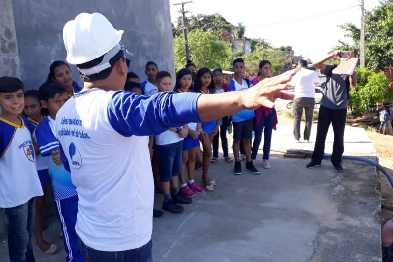 Com o objetivo de apresentar aos alunos como funciona o sistema de abastecimento e todo o processo de tratamento da água até chegar nas residências