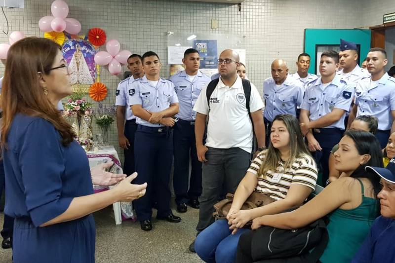 Mais de 30 militares da Aeronáutica, da Comissão de Aeroportos da Região Amazônica (Comara), lotaram a sala de recepção dos doadores.