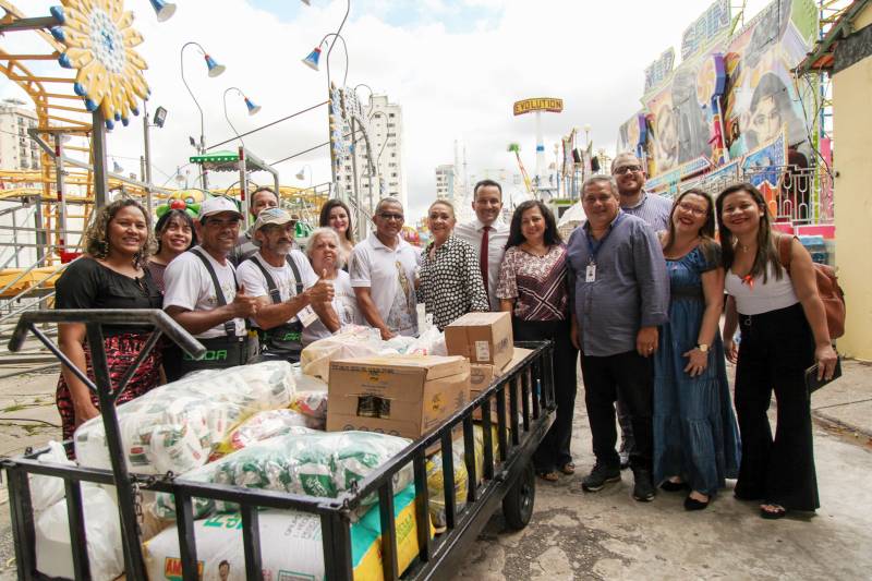 Mais de 150 quilos de alimentos foram doados na manhã desta terça-feira (8) à Casa de Plácido