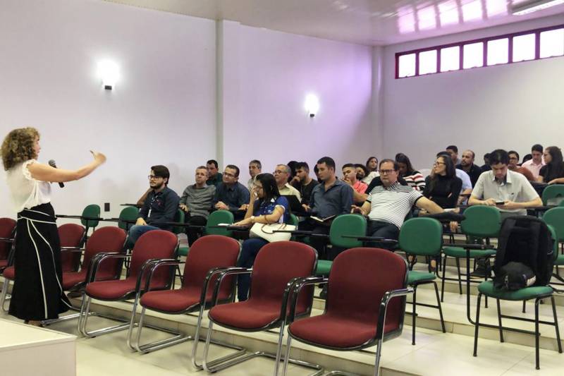 A reunião é na sede da OAB em Marabá, e reúne cerca de 150 pessoas de 12 municípios da região sudeste do Estado.