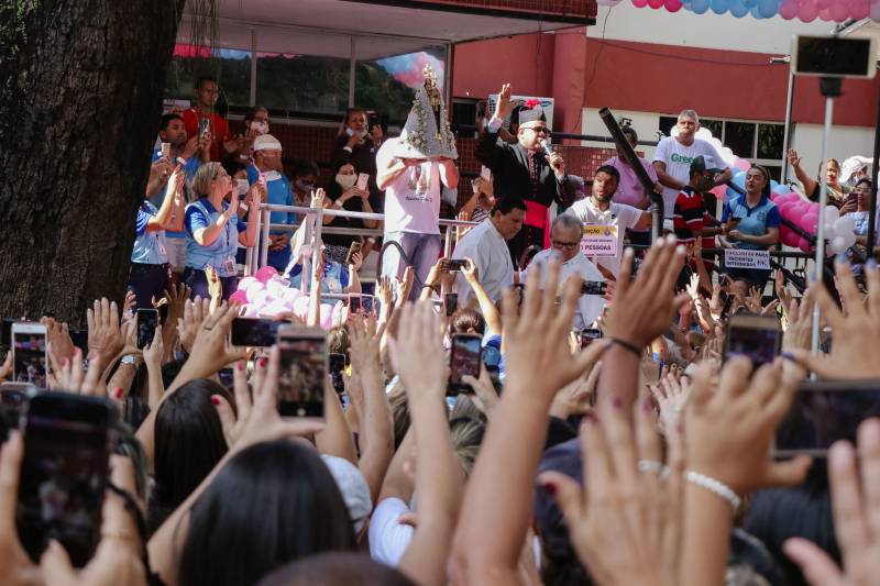 Um dos momentos mais emocionantes durante o Traslado da Basílica Santuário para Ananindeua e Marituba é a tradicional parada em frente ao Hospital Ophir Loyola, em Belém.