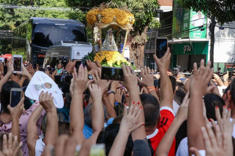 Um dos momentos mais emocionantes durante o Traslado da Basílica Santuário para Ananindeua e Marituba é a tradicional parada em frente ao Hospital Ophir Loyola, em Belém.