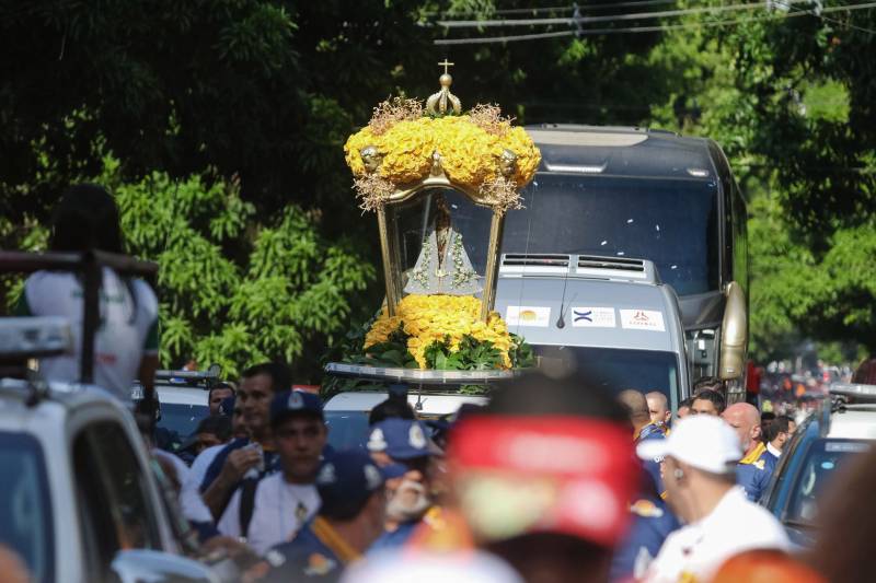 Um dos momentos mais emocionantes durante o Traslado da Basílica Santuário para Ananindeua e Marituba é a tradicional parada em frente ao Hospital Ophir Loyola, em Belém.