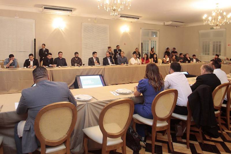 reunião com os deputados