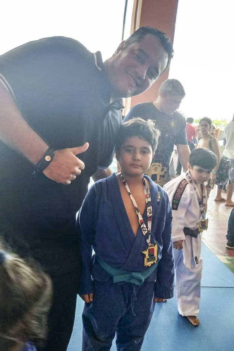 Jesus Nazareno e seu filho, faixa azul, Pedro Cruz, 7 anos.