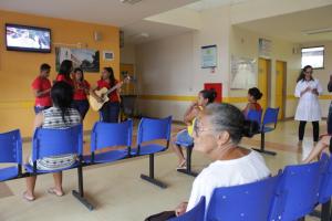 notícia: Projeto musical melhora acolhimento de usuários e ambiente hospitalar 