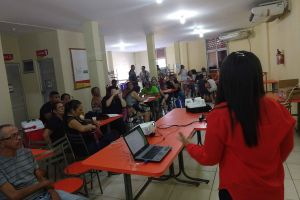 notícia: Feirantes recebem palestra sobre Manipulação de Alimentos